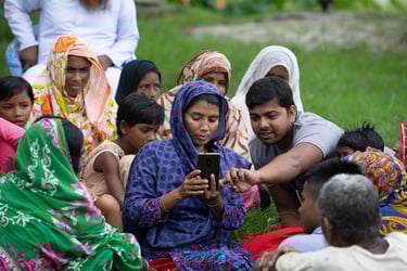 How to effectively reach the last mile during disasters without smartphones